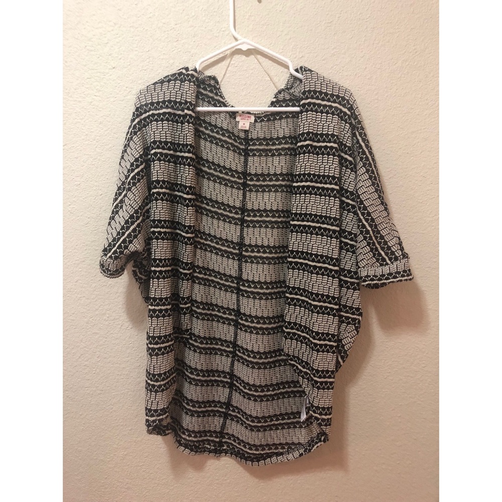 ✨ ❌SOLD ❌Black & white cardigan